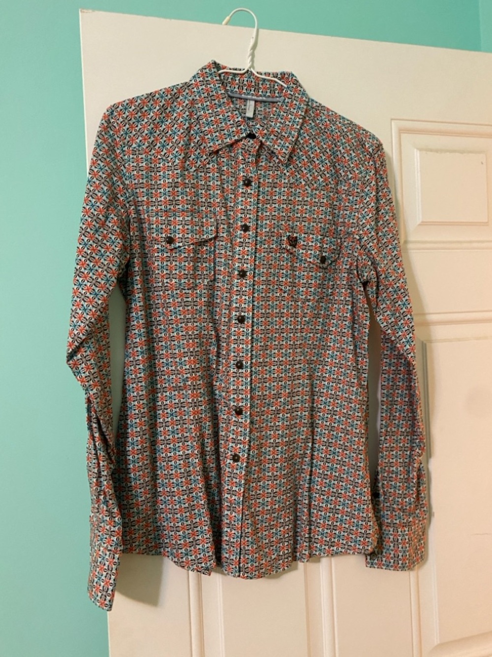 Vintage-Inspired Geometric Print Button-Up Shirt - Red, Blue, White